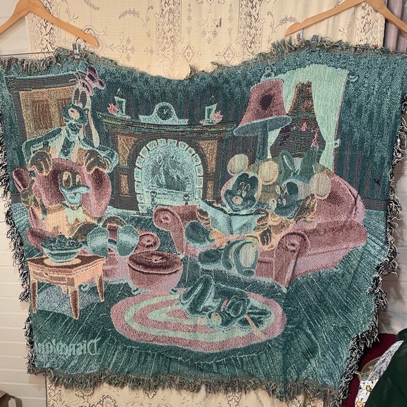 Disneyland: vintage holiday Christmas throw blanket - Picture 5 of 5